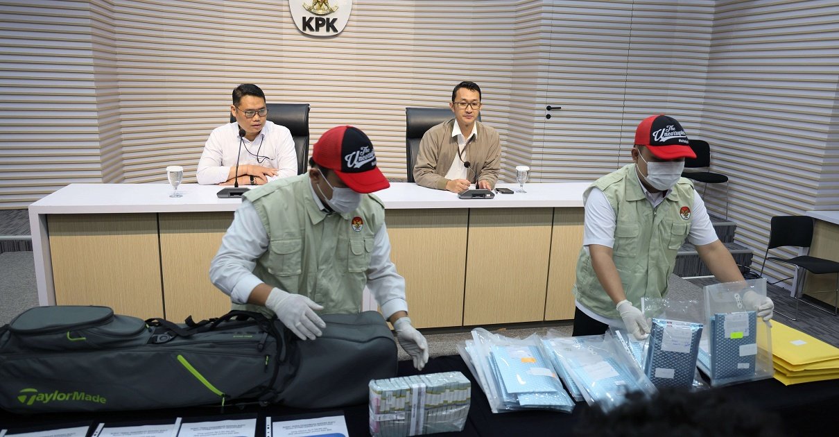 Jejak Kasus EDC di BRI: Dari Sinyal Digital hingga Mencari Akar Persoalan Korupsi Rp2,1 Triliun 1 Jejak Kasus EDC di BRI: Dari Sinyal Digital hingga Mencari Akar Persoalan Korupsi Rp2,1 Triliun