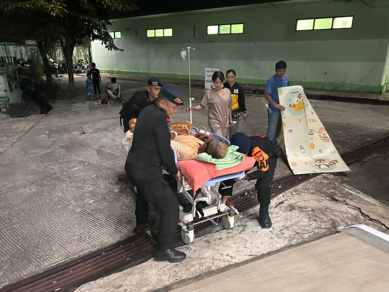 Brimob Polda Kaltara Cepat Tanggap Layani Masyarakat Tarakan Pasca Gempa