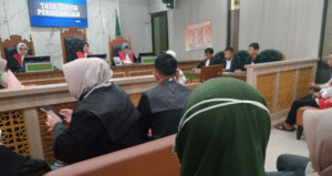 PN Depok Mulai Gelar Sidang Kasus Pengancaman yang Dilakukan Pria Ngaku dari Ring Satu Istana 9 PN Depok Mulai Gelar Sidang Kasus Pengancaman yang Dilakukan Pria Ngaku dari Ring Satu Istana