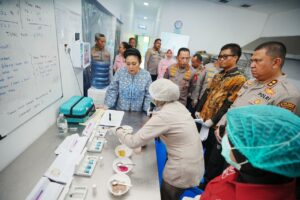 Dukung Penuh Program MBG, Kapolri dan Titiek Soeharto Tinjau SPPG YKB Polres Karanganyar