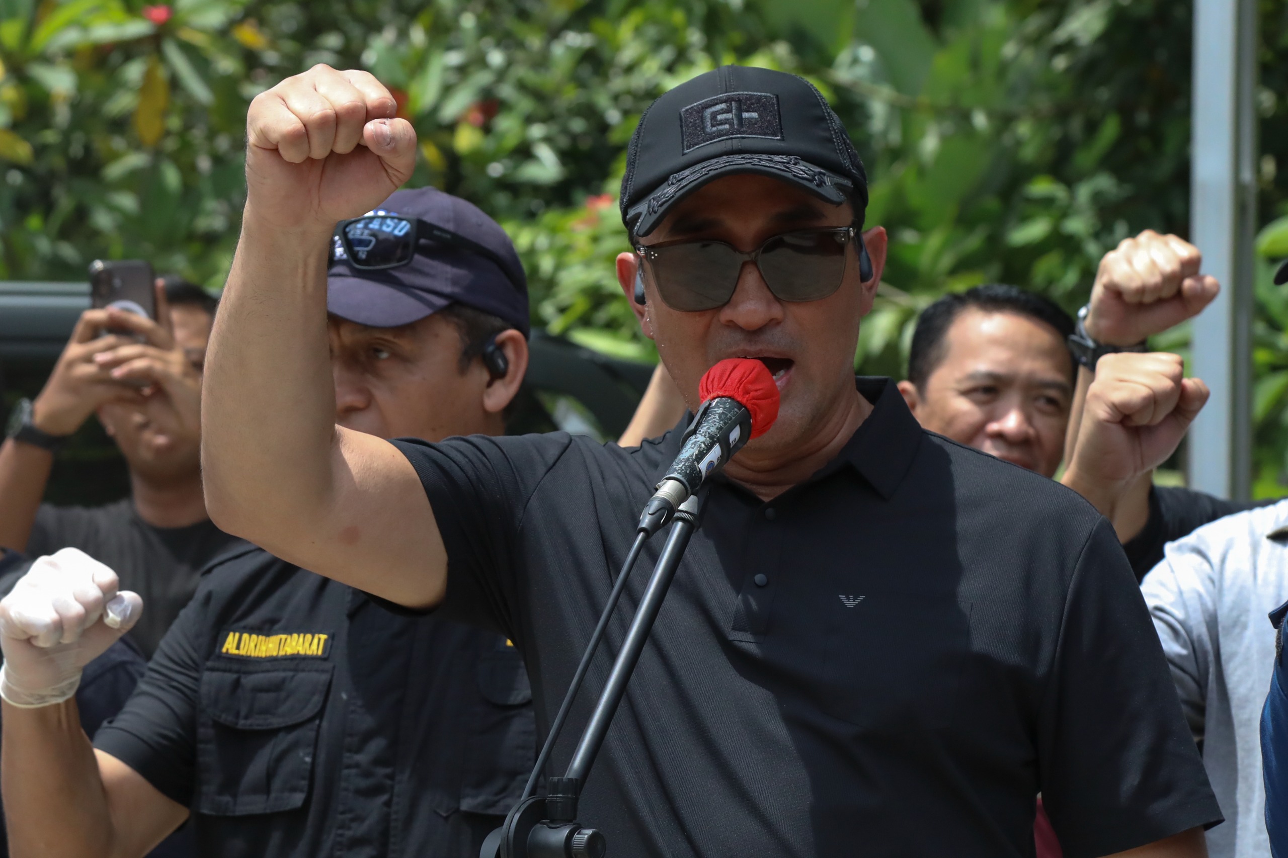 BNN dan Polri Bongkar Sarang Narkoba di Kampung Bahari, 89 Kg Sabu dan 7 Pucuk Senjata Api Disita 1 BNN dan Polri Bongkar Sarang Narkoba di Kampung Bahari, 89 Kg Sabu dan 7 Pucuk Senjata Api Disita