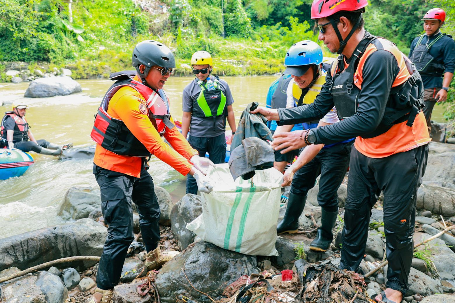 Jadi Venue Porprov, Warga Ranggamekar Bebersih Sungai Cisadane 1 Jadi Venue Porprov, Warga Ranggamekar Bebersih Sungai Cisadane