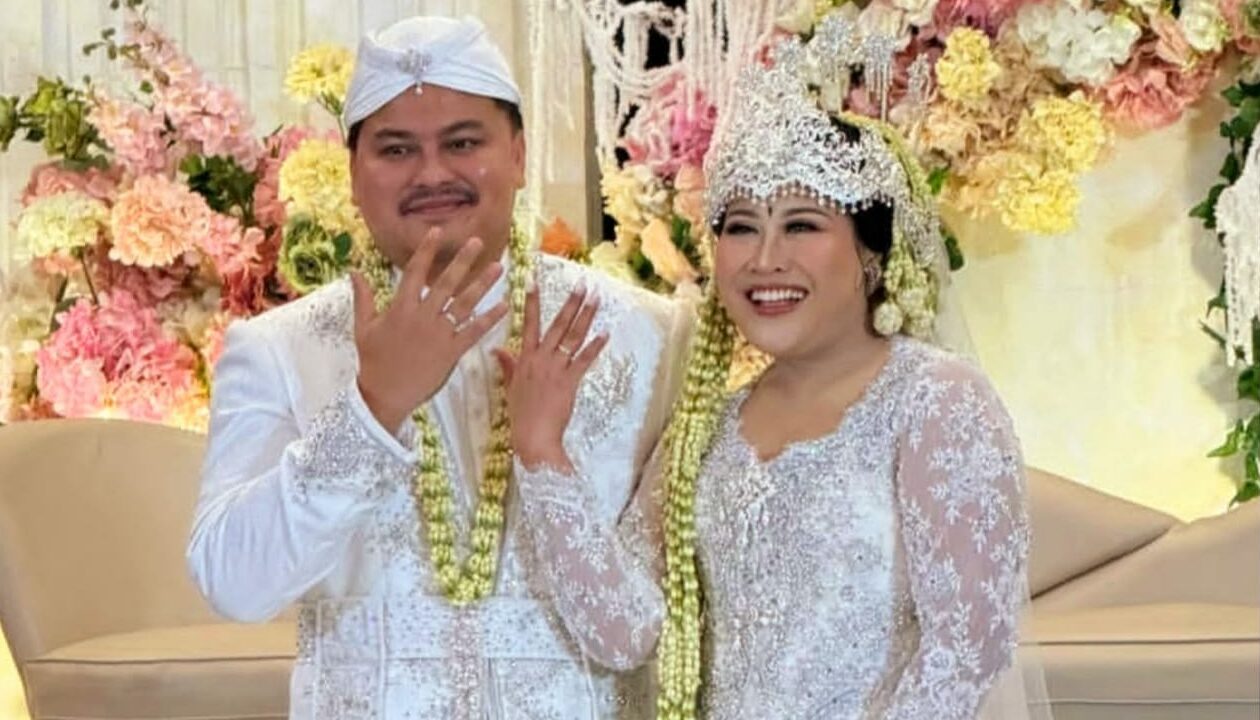 Boiyen Dinikahi Dosen Bergelar Doktor, Tangis Haru Pecah di Tanggerang