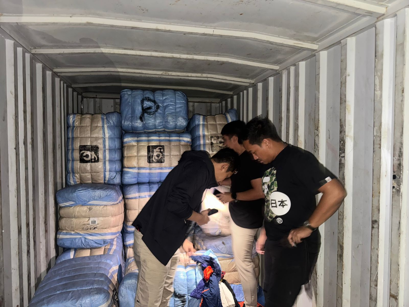 Polda Metro Jaya Bongkar Sindikat Pakaian Bekas Impor di Jakarta