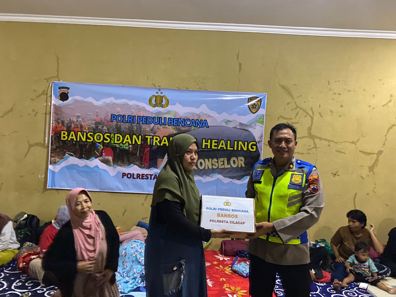 Polri Perkuat Layanan Kesehatan dan Trauma Healing untuk Warga Longsor Majenang