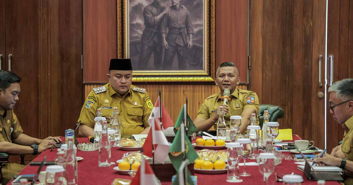 Pemkot dan Pemkab Bogor Matangkan Pengelolaan Sampah Bersama di Galuga 1 Pemkot dan Pemkab Bogor Matangkan Pengelolaan Sampah Bersama di Galuga