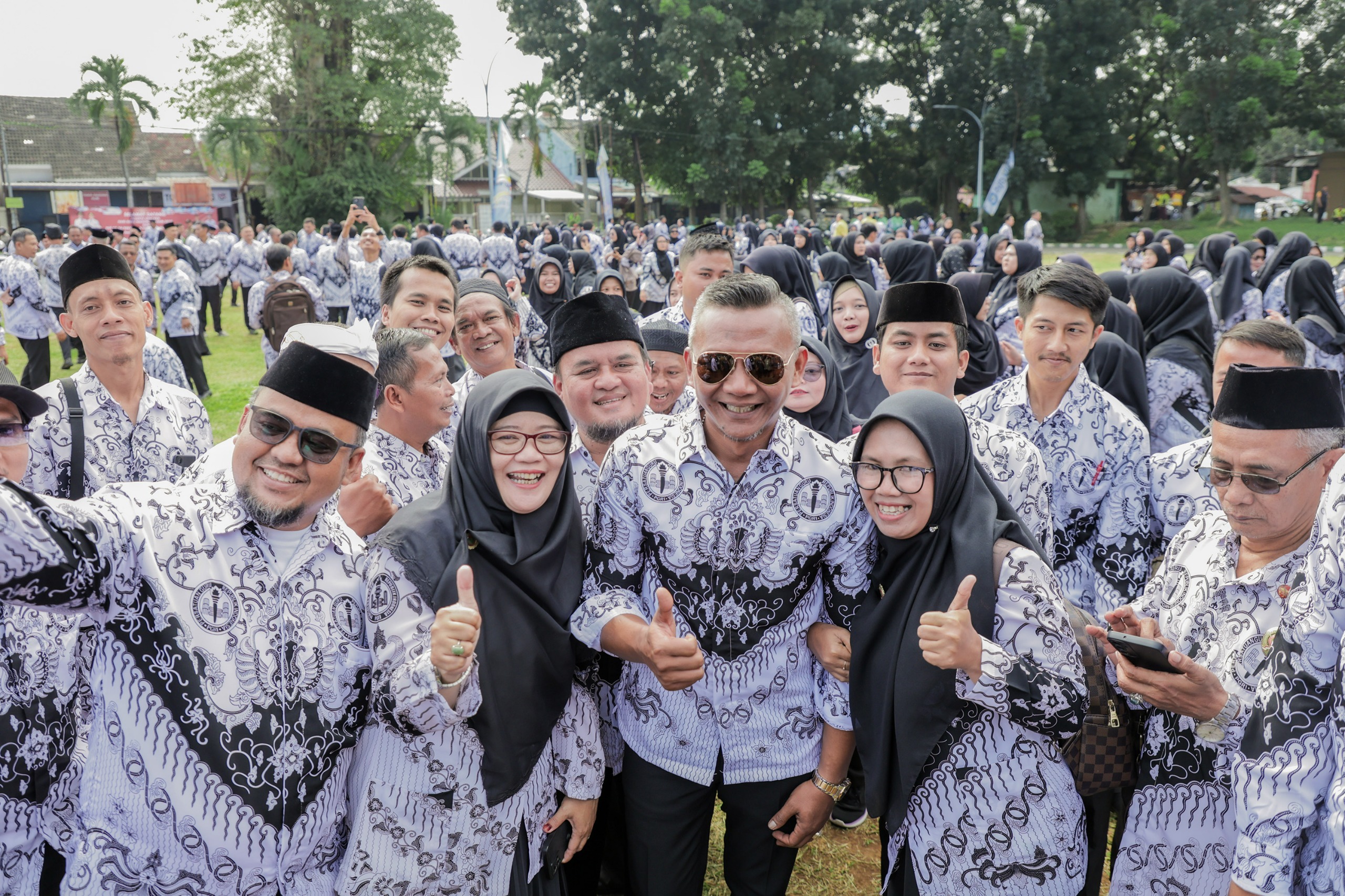 Hari Guru Nasional, Pemerintah Naikkan Gaji Demi Kesejahteraan 1 Hari Guru Nasional, Pemerintah Naikkan Gaji Demi Kesejahteraan