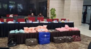 Bareskrim Polri Pamerkan Ratusan Ribu Pil Ekstasi Warna Warni dalam Laka Tol Lampung 7 Bareskrim Polri Pamerkan Ratusan Ribu Pil Ekstasi Warna Warni dalam Laka Tol Lampung