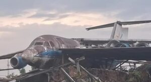 Puting Beliung Menerjang Kemang Bogor, Bangkai Pesawat Terbang Menimpa Rumah Warga 9 Puting Beliung Menerjang Kemang Bogor, Bangkai Pesawat Terbang Menimpa Rumah Warga