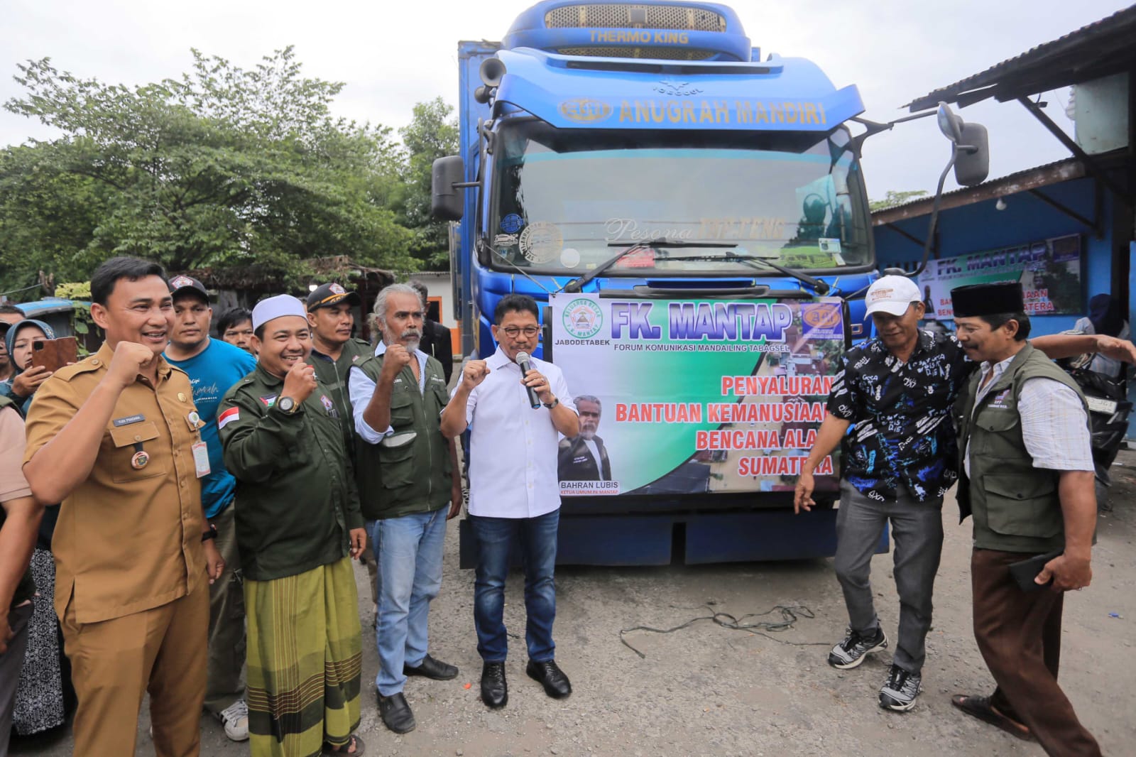 Lepas Bantuan Kemanusiaan ke Pulau Sumatera, Sachrudin Apresiasi Solidaritas Sosial Masyarakat