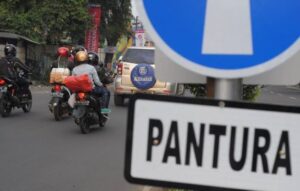 Sambut Nataru, Bekasi Pasang 32 Rambu Portabel Arah Pantura, Jakarta, dan Bogor