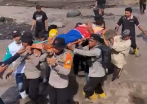 Polri dan Relawan Bersinergi Evakuasi Warga dan Harta Benda di Candipuro