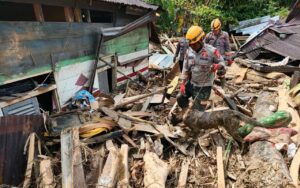 Tim K9 Polri Temukan Mayat Wanita di Depan Gereja GKPA Huta Godang 3 Tim K9 Polri Temukan Mayat Wanita di Depan Gereja GKPA Huta Godang