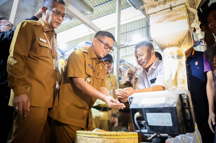 Jelang Nataru, Gubernur Banten Cek Penggilingan: Stok Beras Dipastikan Aman