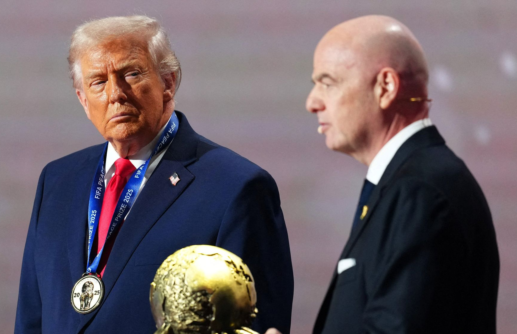 FIFA Dituding Langgar Netralitas Politik, Infantino Beri “Hadiah Perdamaian” ke Donald Trump