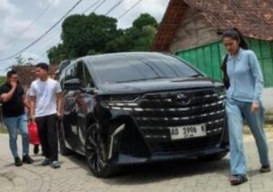 Azizah Salsha Tak Pakai Jilbab Saat Melayat ke Rumah Arhan, Begini Penjelasannya