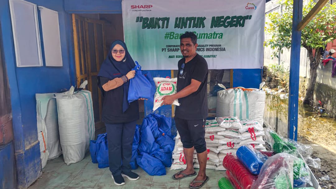 Sharp Luncurkan Slogan Baru “In Step With Your Future”. dan Turun Langsung Bantu Korban Banjir Sumatera