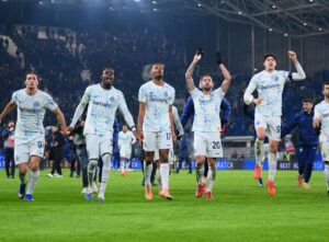 Menang Drama di Gewiss Stadium, Inter Geser Milan dari Puncak Klasemen