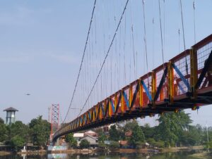 Baru Setahun Diresmikan, Jembatan Gantung Alun-alun Barat Depok Amblas dan Ditutup Total 8 Baru Setahun Diresmikan, Jembatan Gantung Alun-alun Barat Depok Amblas dan Ditutup Total
