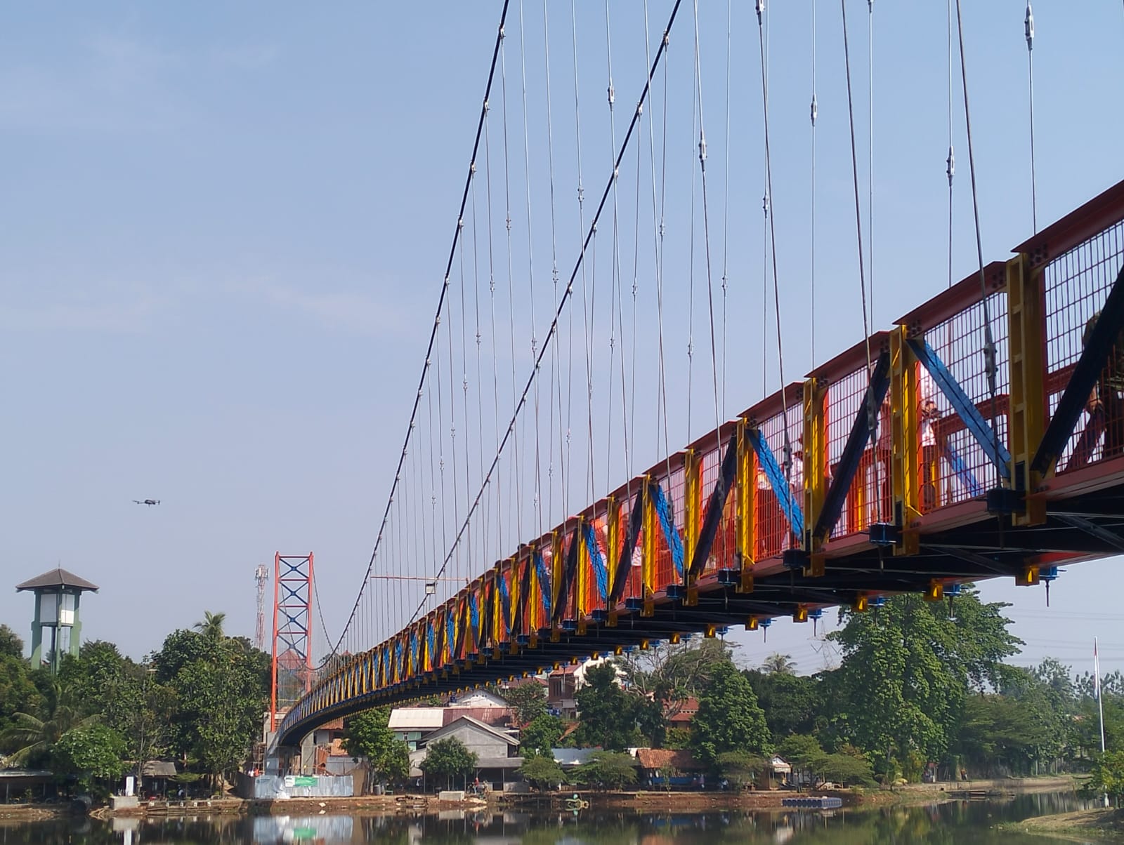 Baru Setahun Diresmikan, Jembatan Gantung Alun-alun Barat Depok Amblas dan Ditutup Total