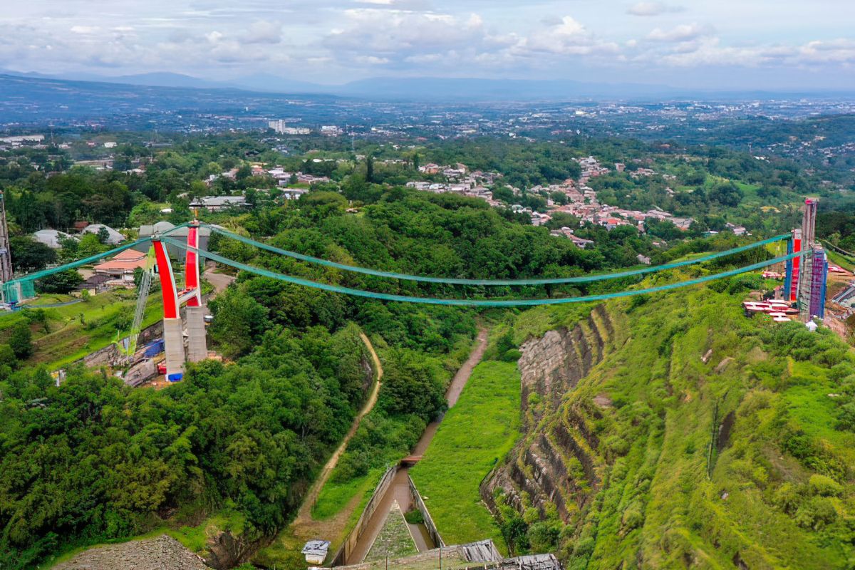 Jembatan Kaca Terpanjang Bendungan Sukamahi, Jawaban Atas Kemacetan Puncak, Bogor 1 Jembatan Kaca Terpanjang Bendungan Sukamahi, Jawaban Atas Kemacetan Puncak, Bogor