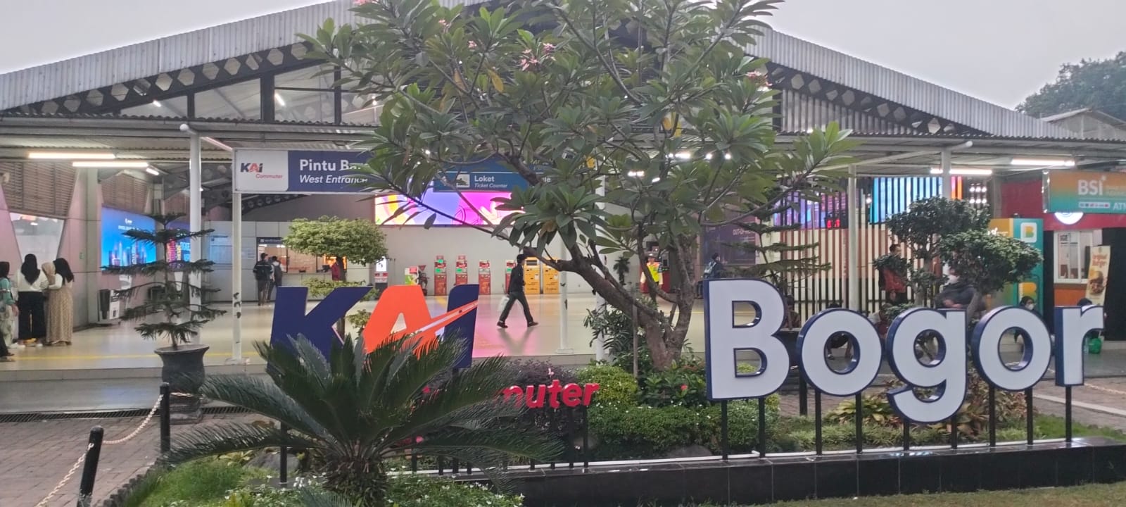 Gate Out/Keluar Sisi Barat Stasiun KAI Bogor Berubah, Langsung Terhubung ke Jalan Kapten Muslihat