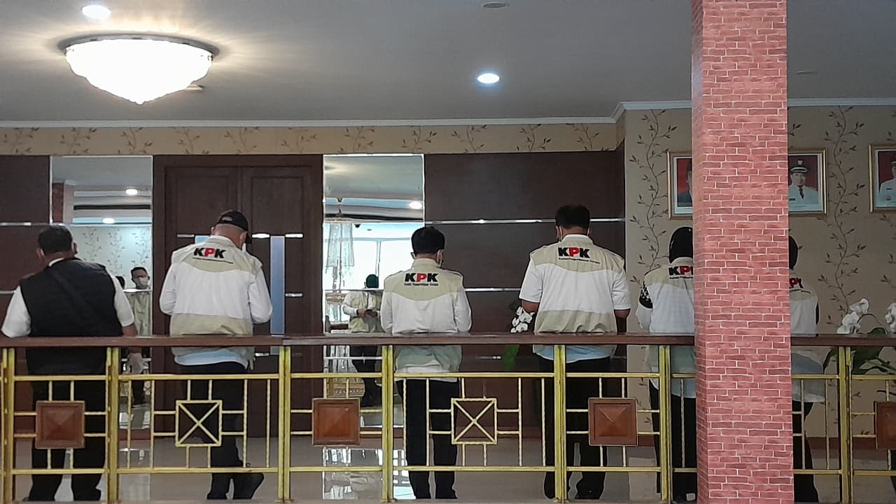 40 Penyidik KPK Geledah Kantor Pemkab Bekasi, Ini Reaksi Plt Bupati Asep