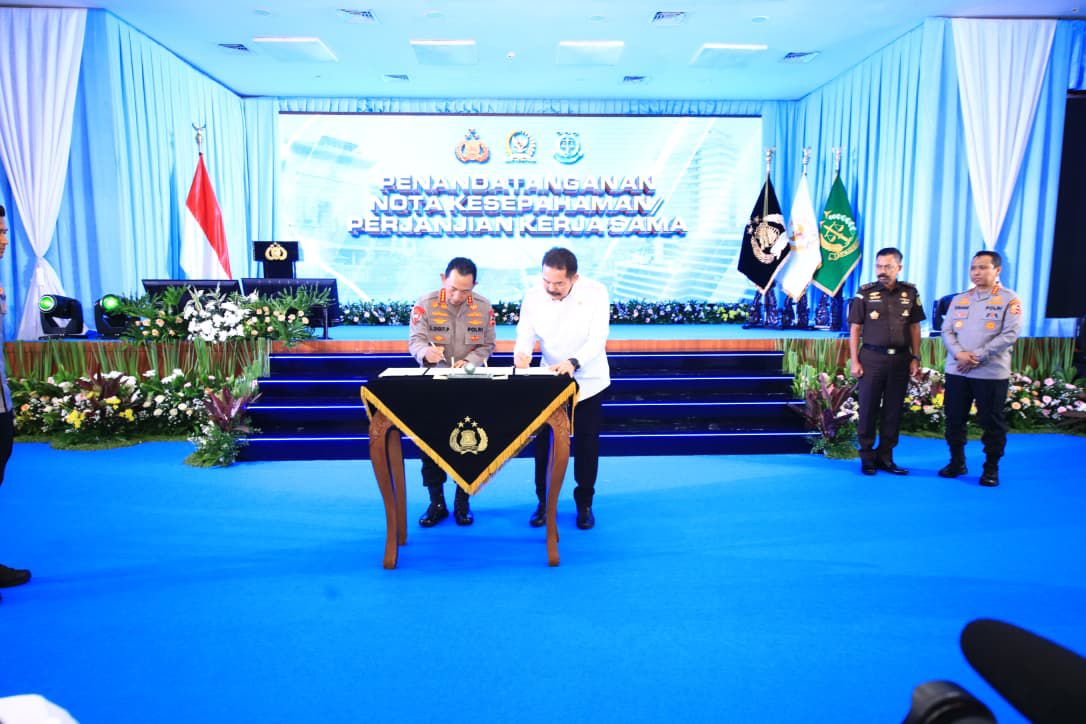 Teken MoU dan PKS, Polri dan Kejaksaan Satukan Langkah Jalankan KUHP–KUHAP Baru 1 Teken MoU dan PKS, Polri dan Kejaksaan Satukan Langkah Jalankan KUHP–KUHAP Baru