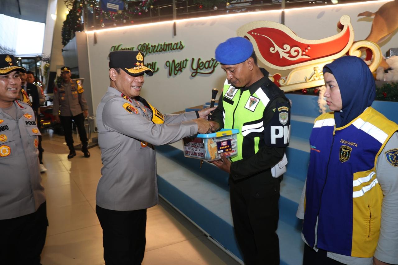 Kapolda Metro Jaya Apresiasi Pengamanan Nataru di Bandara Soekarno-Hatta 2 Kapolda2