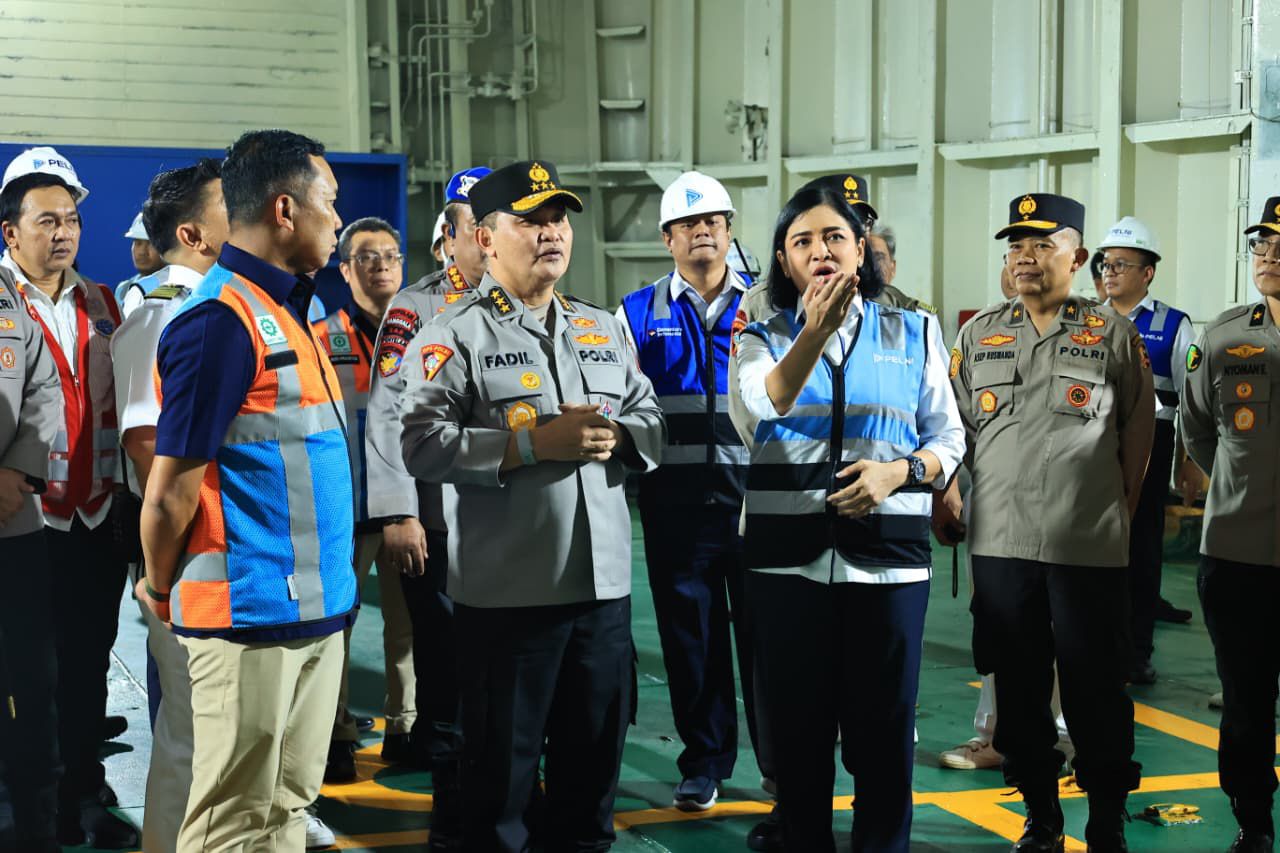 Kolaborasi Polri dan Pelni Kirim 237 Personel dan 75 Kendaraan Pengangkut Logistik ke Sumatera 1 Kolaborasi Polri dan Pelni Kirim 237 Personel dan 75 Kendaraan Pengangkut Logistik ke Sumatera