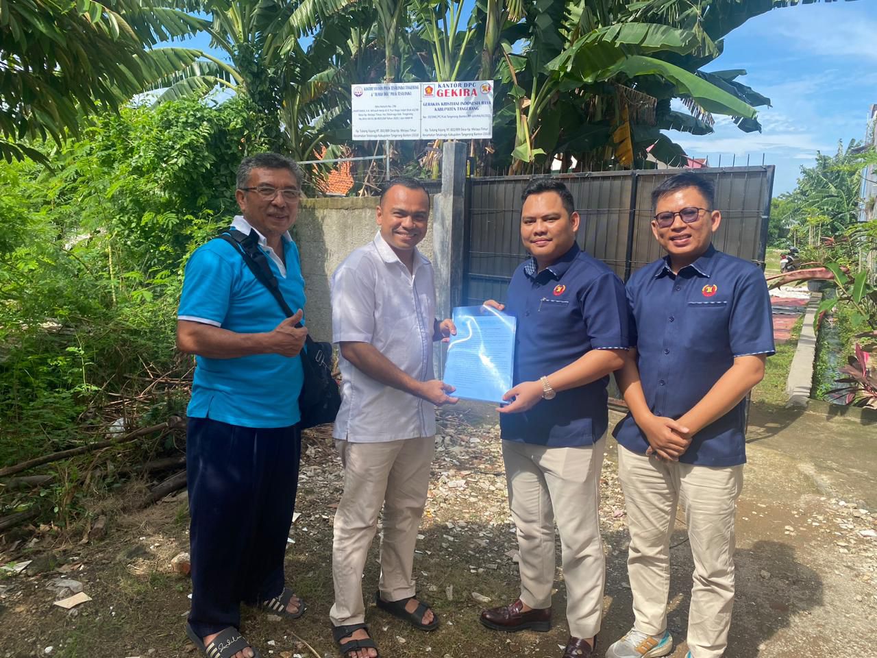 LBH GEKIRA Turun Tangan Dampingi Jemaat POUK Teluk Naga Ibadah Natal di Bawah Tekanan