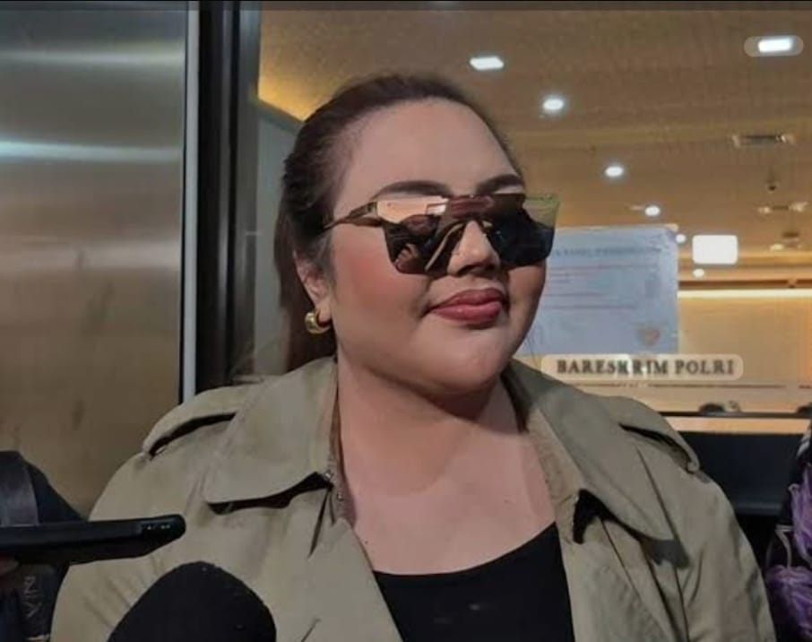 Tersangka Kasus Video Mesum, Selebgram Lisa Mariana Dijemput Paksa Polisi 1 Tersangka Kasus Video Mesum, Selebgram Lisa Mariana Dijemput Paksa Polisi