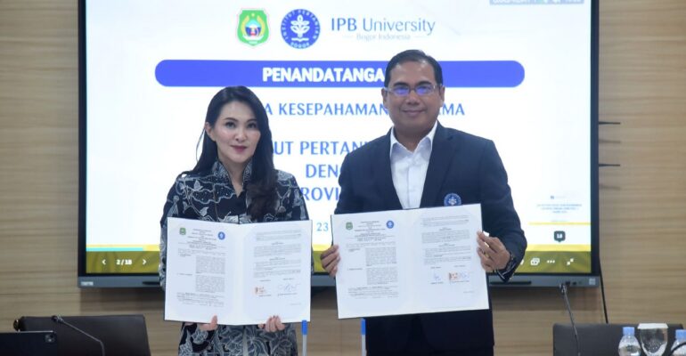 Gubernur Maluku Utara, Sherly Tjoanda dan Rektor IPB University, Dr Alim Setiawan Slamet Tanda Tangan MoU Data Desa Presisi