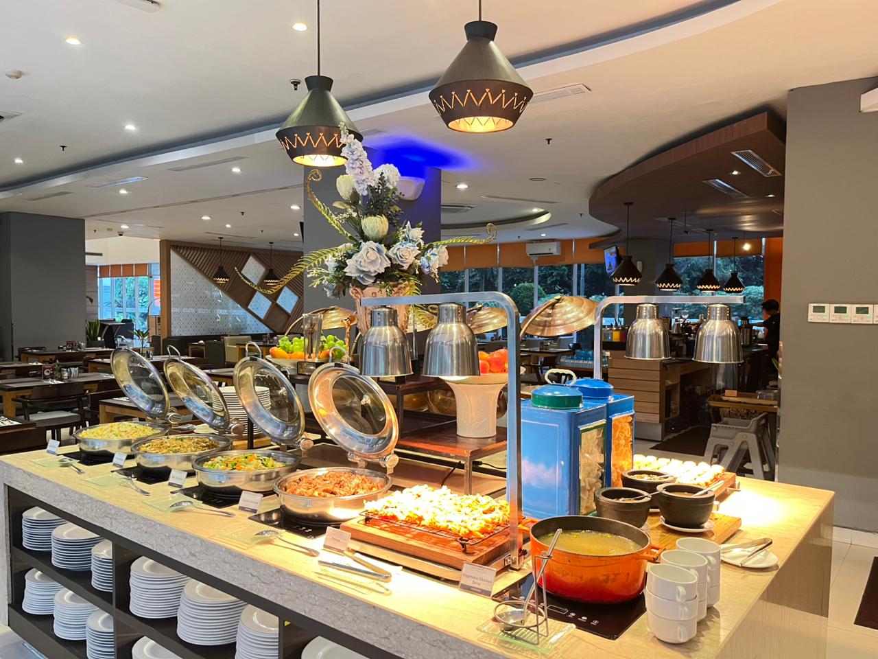 Rayakan Tahun Baru 2026 Ala Pantai di Tengah Jakarta, Harper MT Haryono Tawarkan Paket Staycation Spesial Ini