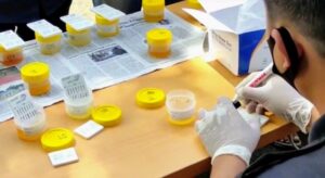 Satnarkoba Polresta Bogor Kota dan Dishub Lakukan Tes Urine Sopir AKAP dan AKDP di Terminal Bubulak