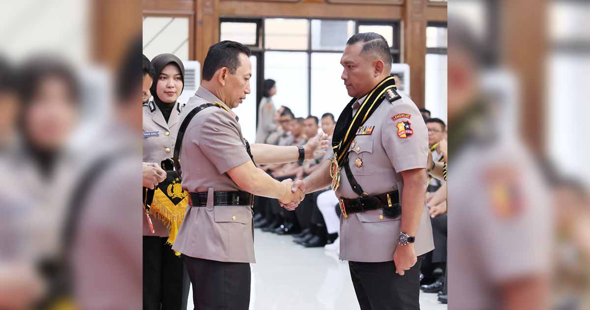 Tutup Sespimti Polri, Kapolri Beri Penghargaan Pada 9 Serdik. Ini Nama-namanya