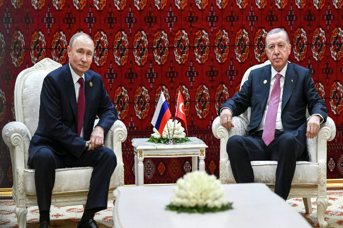 Turki Tawarkan Jalan Damai: Erdogan Dorong Putin & Zelenskyy Duduk di Meja Perundingan