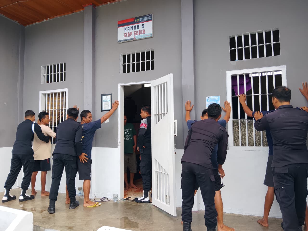 Lapas Dharmasraya Gelar Razia Rutin, Amankan Barang Terlarang 1 Lapas Dharmasraya Gelar Razia Rutin, Amankan Barang Terlarang