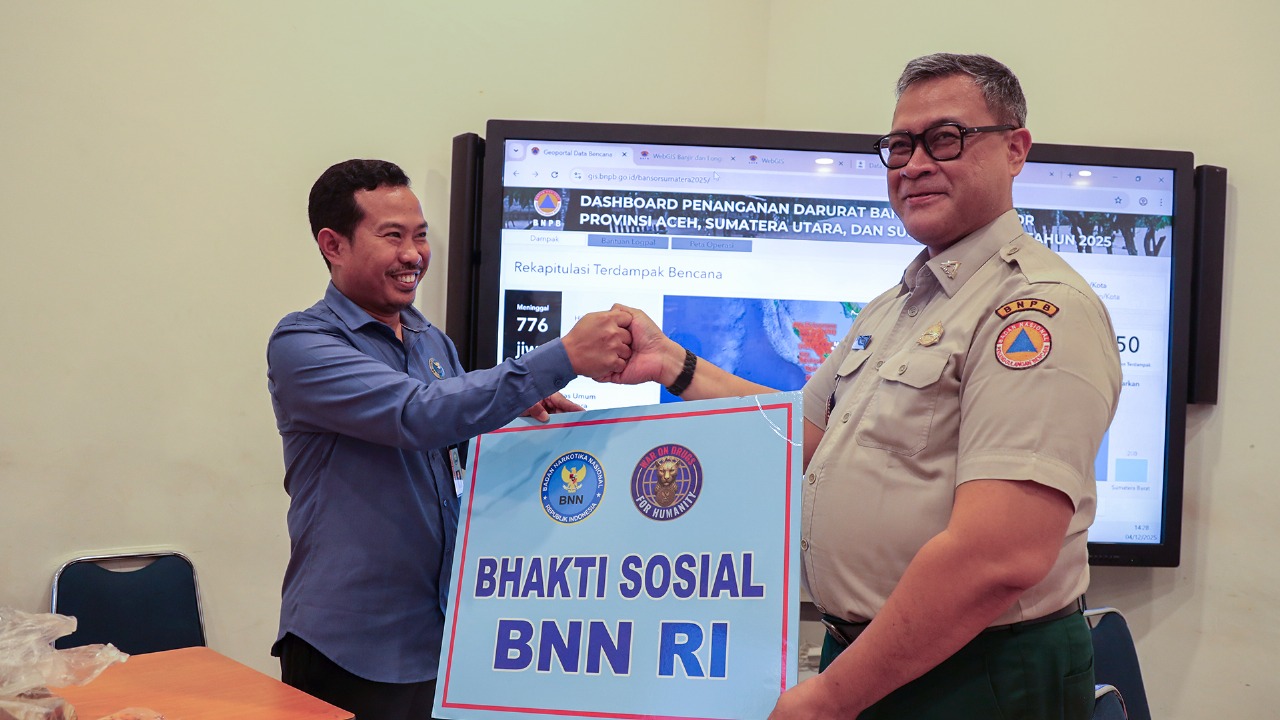 BNN Salurkan 2.000 Paket Sembako untuk Korban Banjir Bandang di Aceh dan Sumut