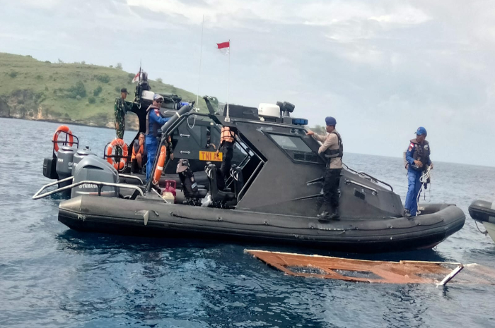 Kapal Wisata KM Putri Sakinah Tenggelam di Labuan Bajo, 4 WNA Spanyol Masih Dicari
