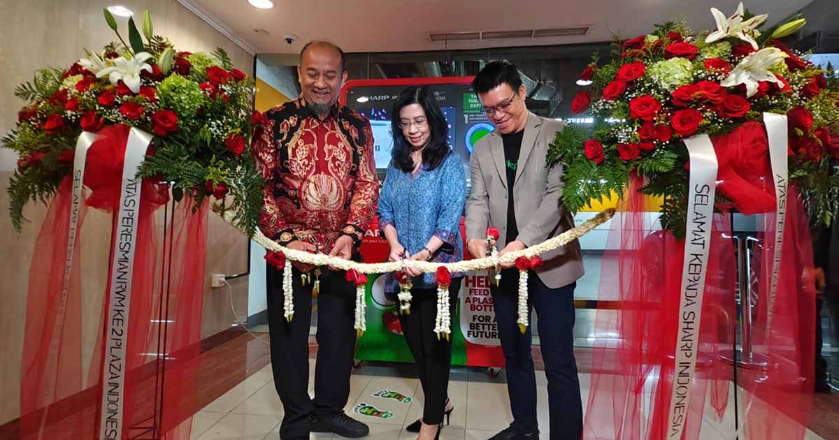 Sharp Kurangi Sampah Plastik Lewat Peresmian Mesin RVM di Plaza Indonesia