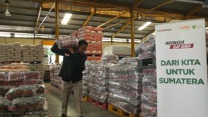 Dompet Dhuafa Bersama PT Food Station Tjipinang Distribusi 60 Ton Bahan Pangan bagi Penyintas Banjir Sumatera-Aceh