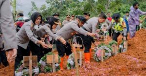 24 Jenazah Tanpa Identitas Korban Bencana Sumbar Dimakamkan Massal