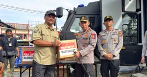 Kapolri Tinjau Posko Pengungsian di Aceh Tamiang, Salurkan 6 Truk Bantuan