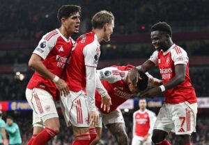 Dua Gol Bunuh Diri Bawa Arsenal Menang Dramatis atas Wolves
