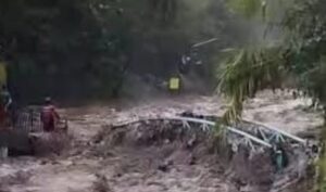 Banjir Bandang Sapu Bersih Wisata Guci Tegal