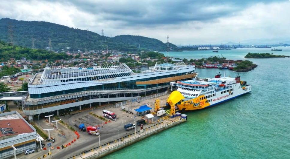 Cuaca Ekstrem Bikin Antrean Panjang di Pelabuhan Merak, Kemenhub Lakukan Hal Ini