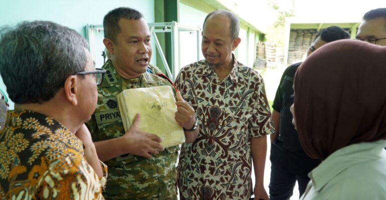 Peneliti IPB University Ciptakan Rompi Antipeluru Berbahan Limbah Kelapa Sawit