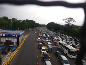 Sistem One Way Diberlakukan bagi Kendaraan dari Puncak ke Arah Jakarta, Kepadatan Terjadi di GT Ciawi dan Gadog
