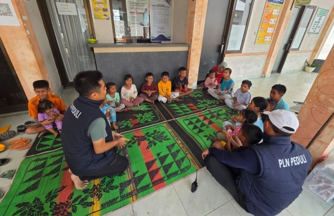 PLN Terjunkan Relawan Pegawai ke Aceh Buat Anak-anak Korban Bencana Kembali Tersenyum